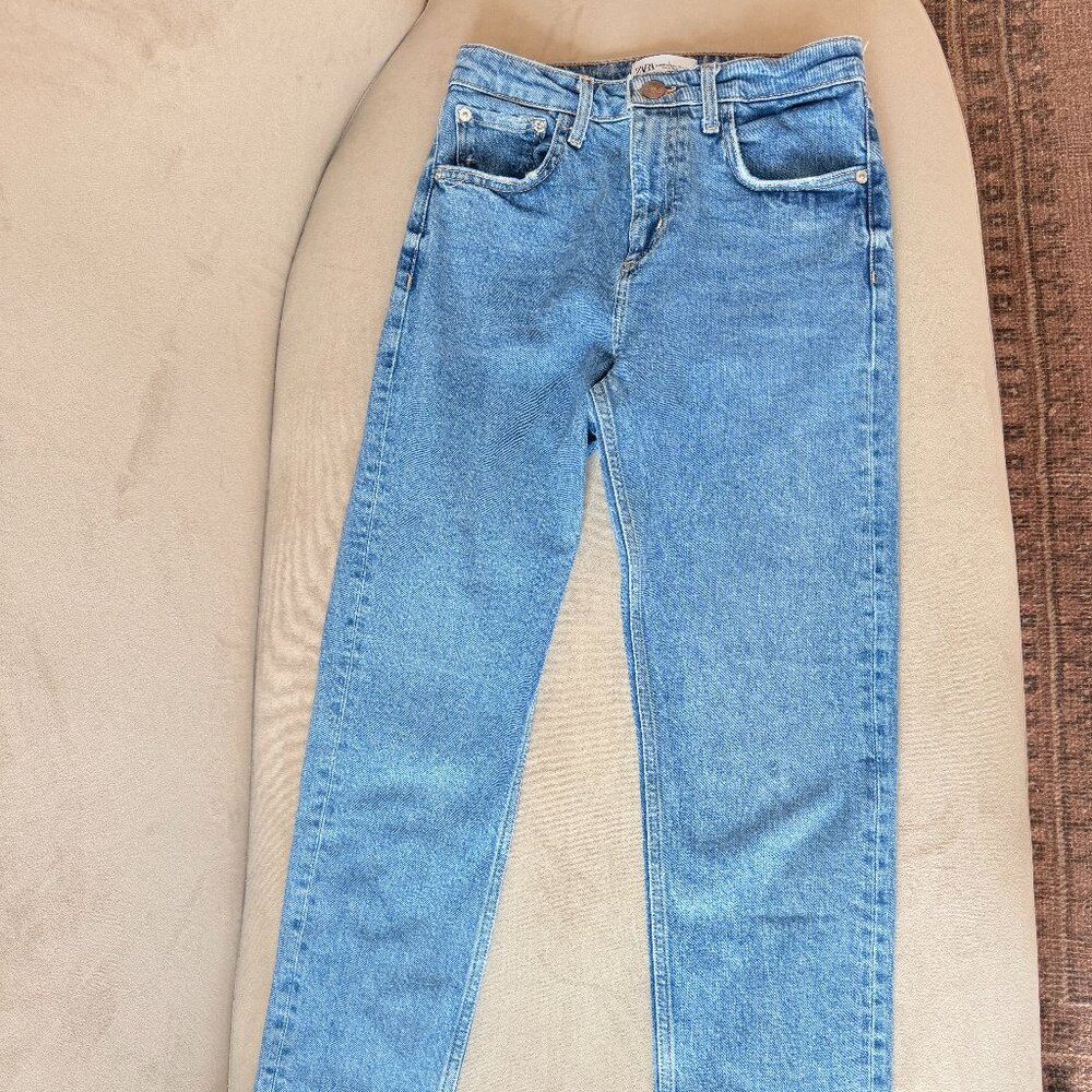 Zara cigarette mid wash mid/high rise jean size 4